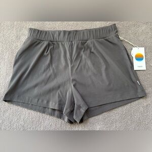 NEW - Vuori - Pose Short - Chia